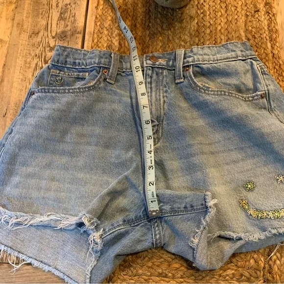Old Navy Cut Off Shorts Happy Face Embroidered Flower Denim Girls 18 Plus - Picture 13 of 16